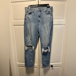 American Eagle Distressed Mom Jeans Size Women’s 10 Color Blue